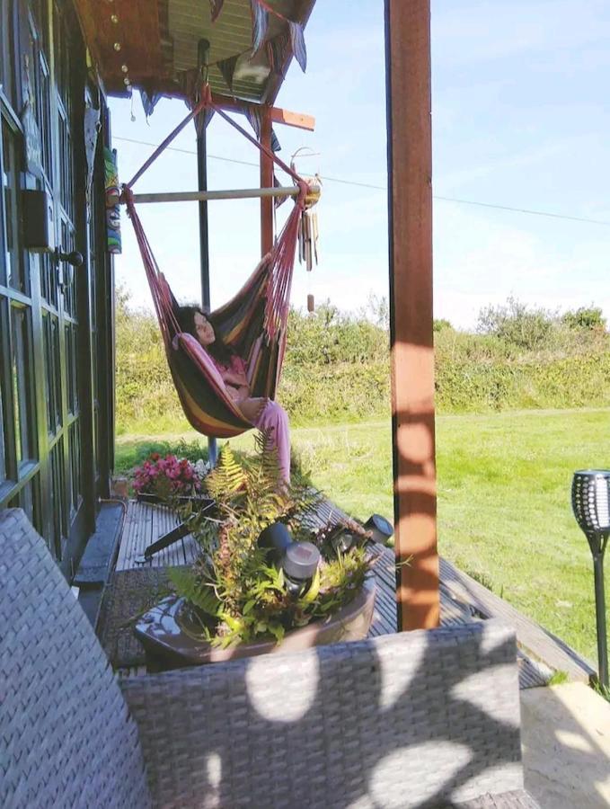 Treguth Glamping Unique Experience - Themed Huts Hotell Saint Day Exteriör bild
