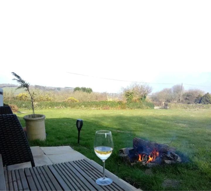Treguth Glamping Unique Experience - Themed Huts Hotell Saint Day Exteriör bild