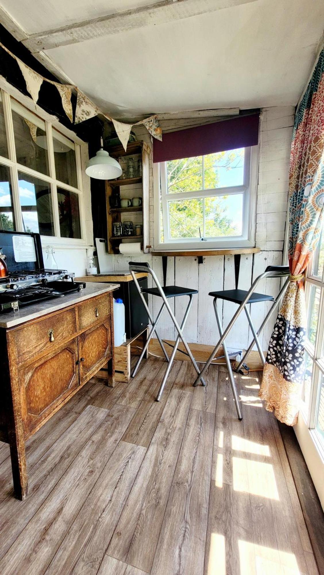 Treguth Glamping Unique Experience - Themed Huts Hotell Saint Day Exteriör bild