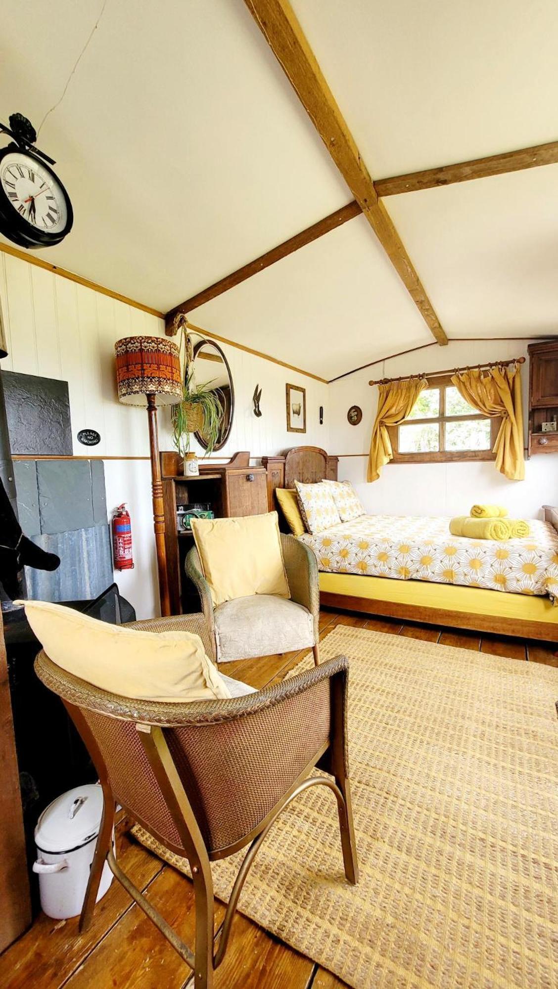 Treguth Glamping Unique Experience - Themed Huts Hotell Saint Day Exteriör bild