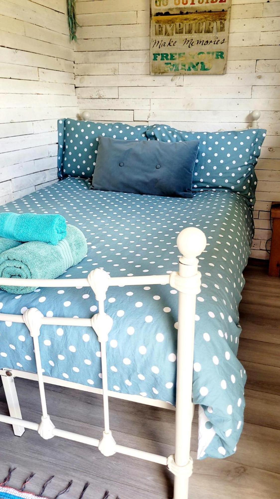 Treguth Glamping Unique Experience - Themed Huts Hotell Saint Day Exteriör bild