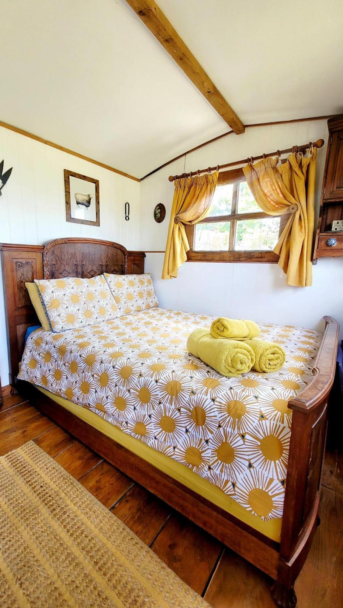 Treguth Glamping Unique Experience - Themed Huts Hotell Saint Day Exteriör bild