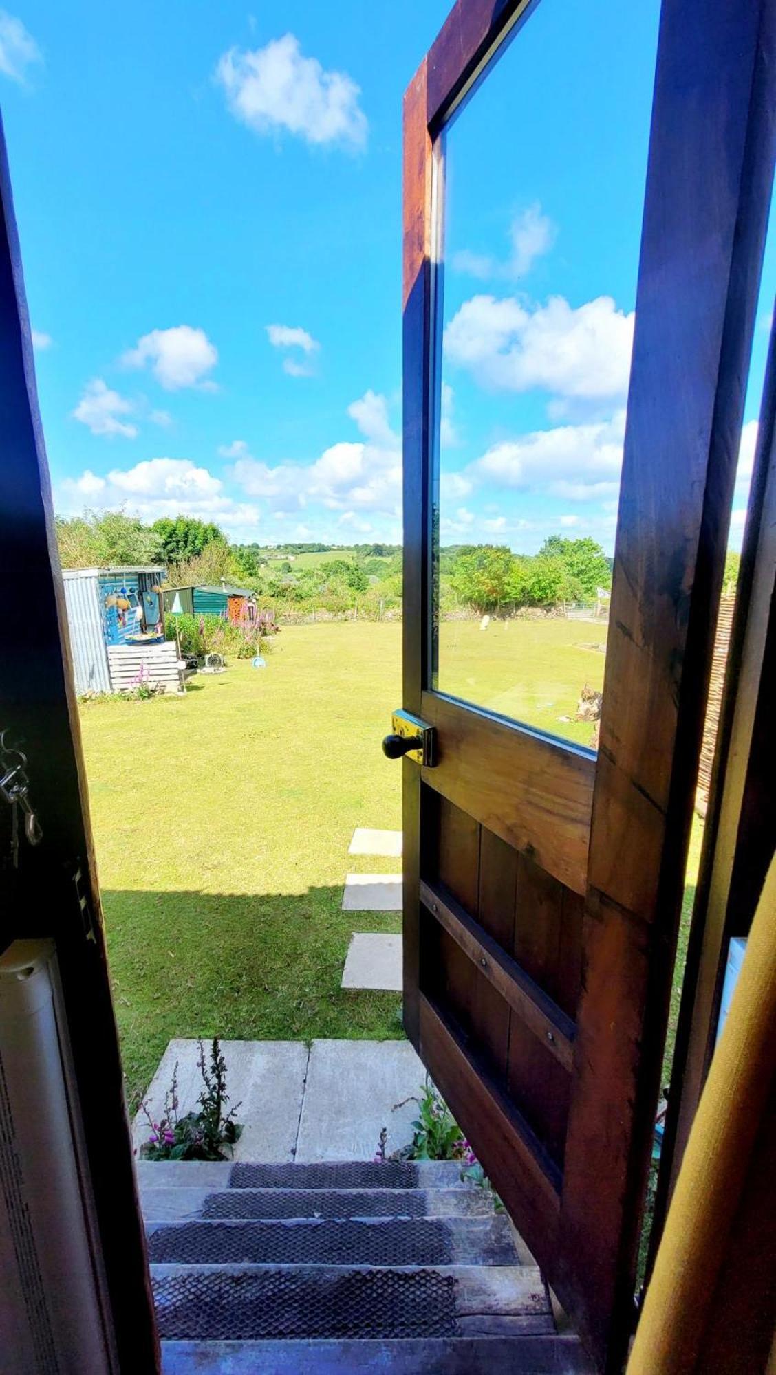 Treguth Glamping Unique Experience - Themed Huts Hotell Saint Day Exteriör bild